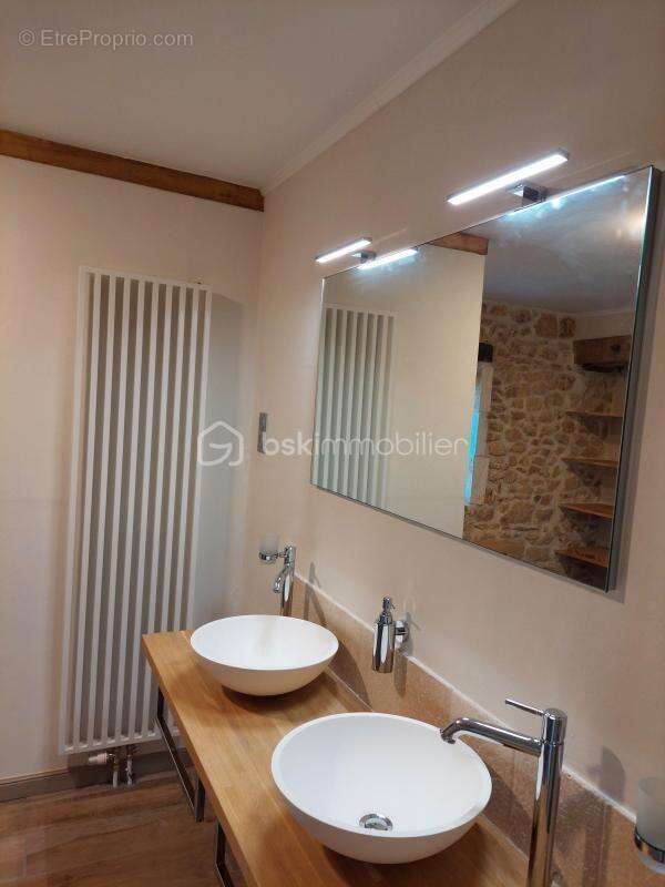 Maison à LUSSAS-ET-NONTRONNEAU