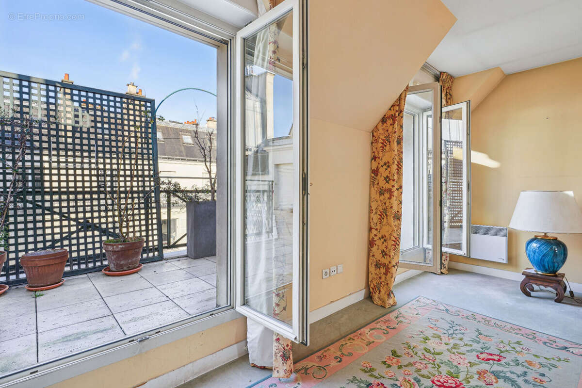Appartement à PARIS-17E
