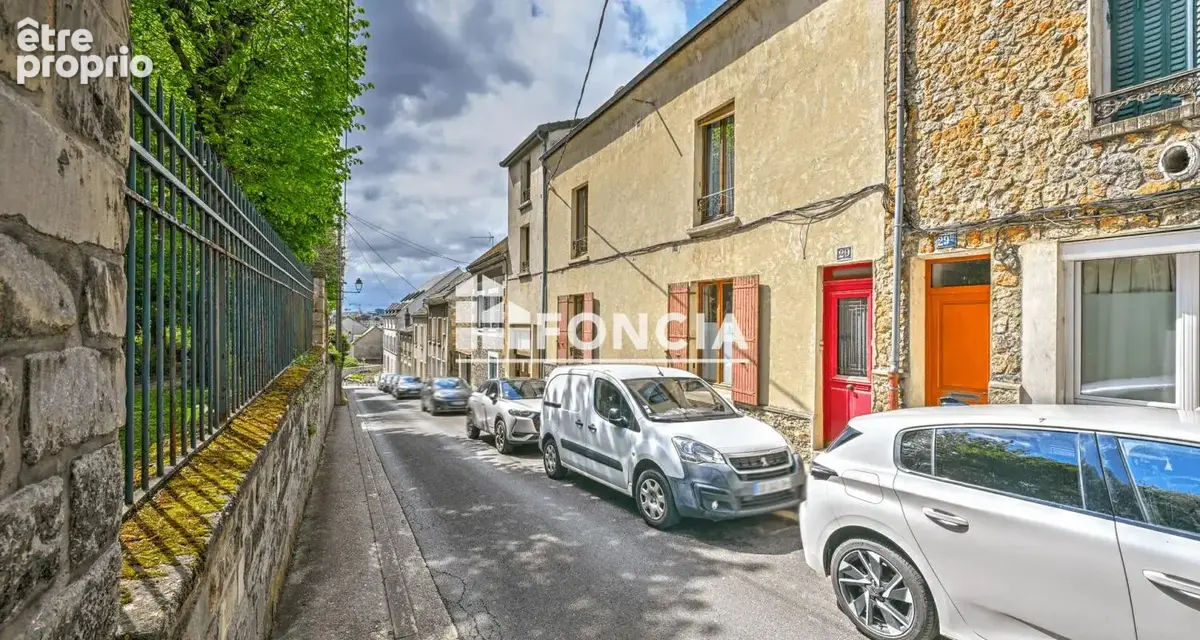 Immeuble de rapport situé en centre ville de Pontoise - photo 1