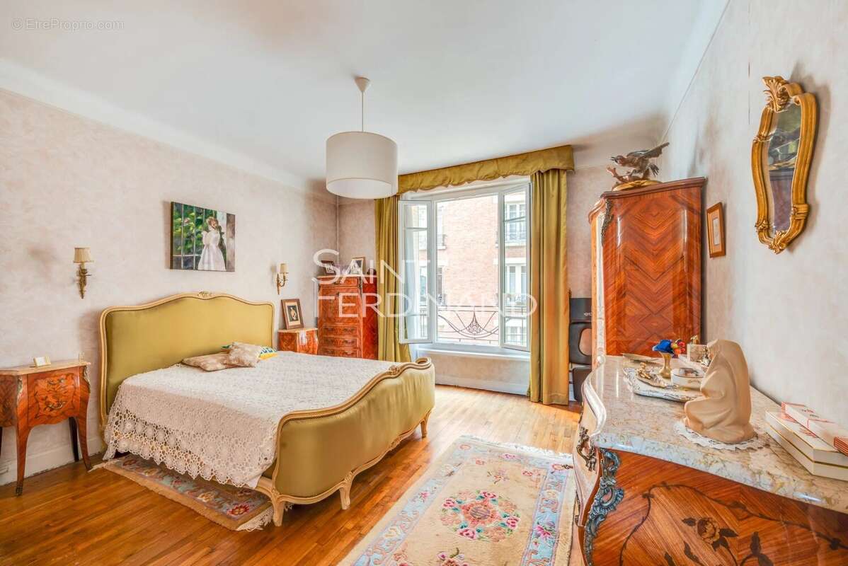 Appartement à NEUILLY-SUR-SEINE