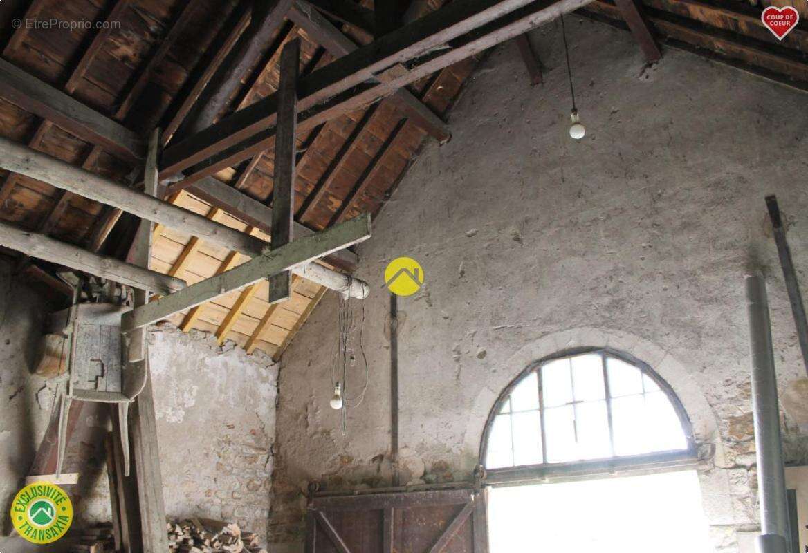 Maison à VIC-SUR-CERE