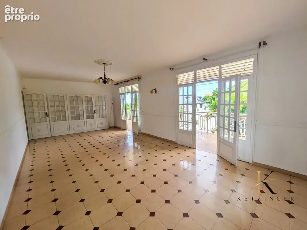 Maison 8 pièces 167 m² à vendre à Saint-Claude (97120) - photo 3