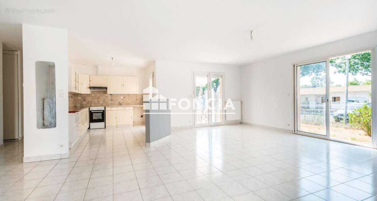 LE PELLERIN / CHÊNE VERT : maison T4 de plain-pied de 102 m2 avec 3 chambres, terrasse, garage et jardin sur parcelle de 525 m2, - photo 6
