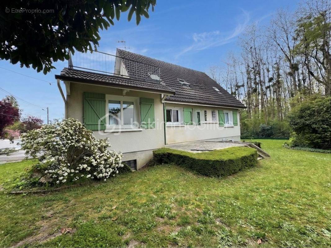 Maison à SAINT-GERMAIN-LES-ARPAJON