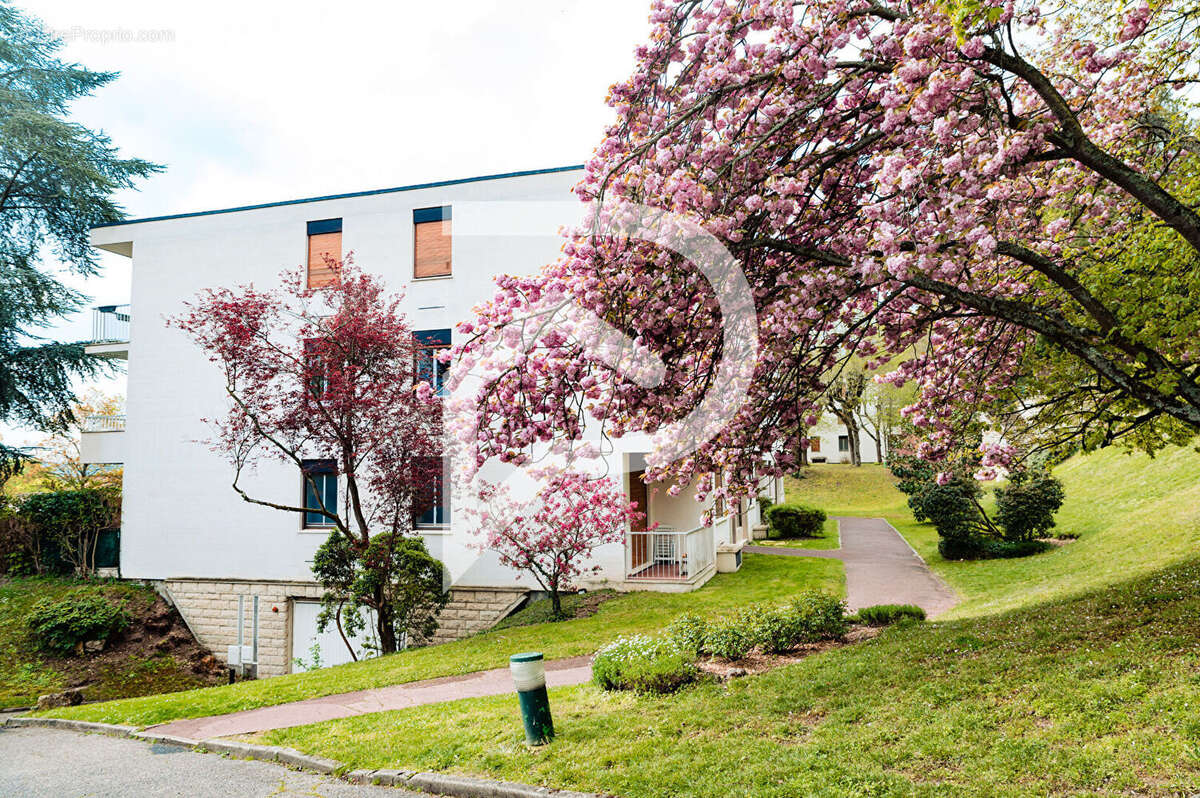 Appartement à LE MESNIL-LE-ROI