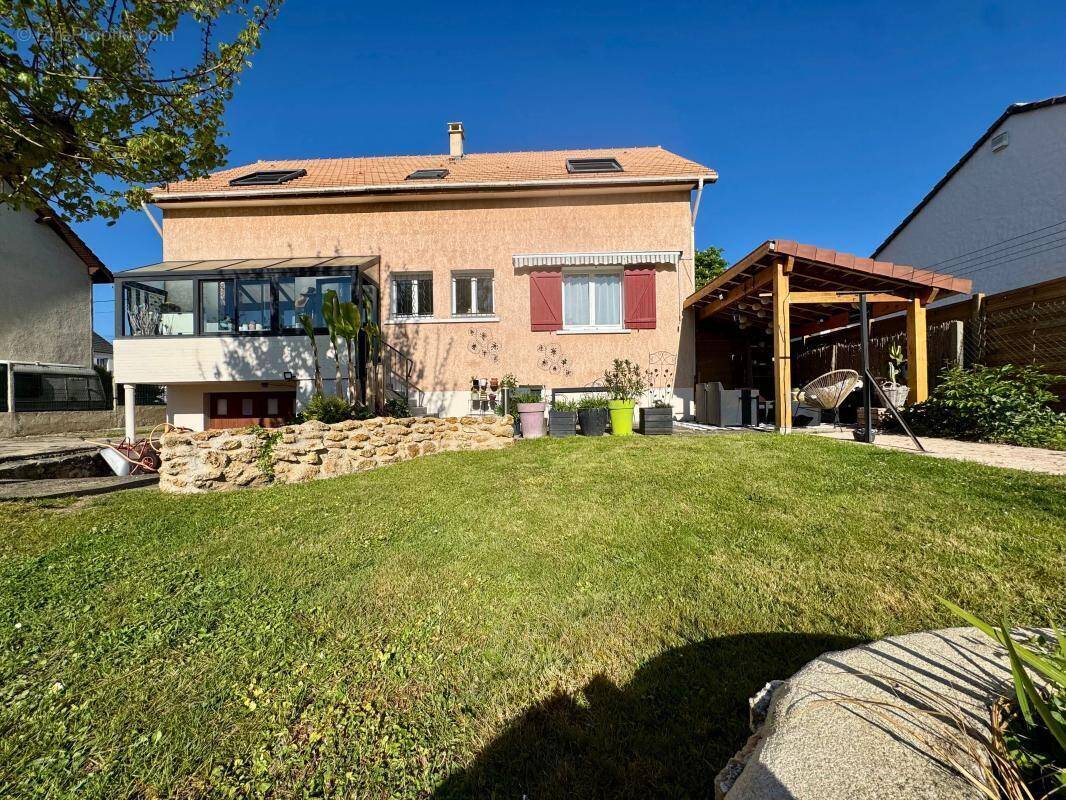 Maison à LEUDEVILLE