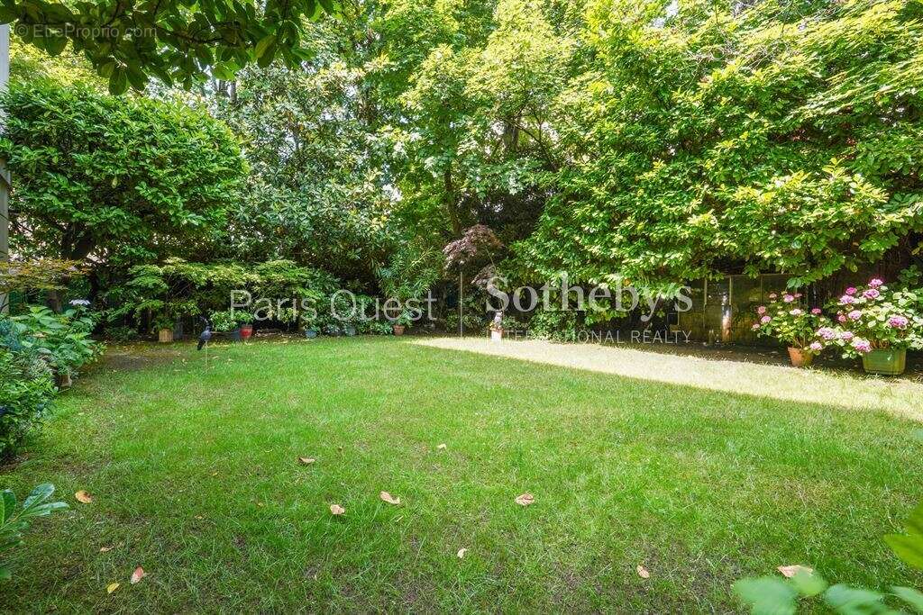 Appartement à NEUILLY-SUR-SEINE