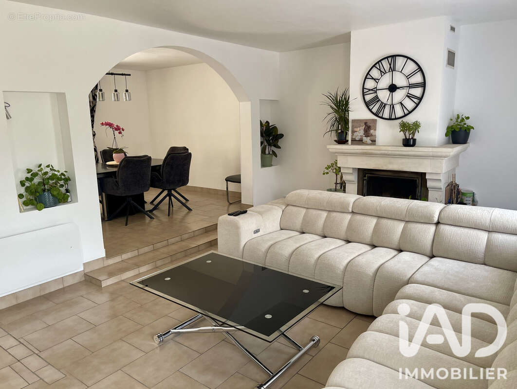 Maison 175 m² à Saint-Martin-Du-Tertre  - photo 2