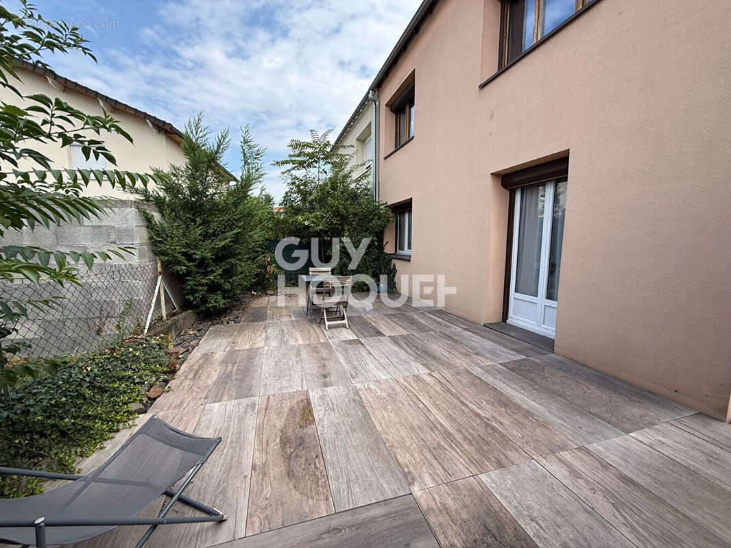 AULNAT- Maison 104 m2, garage et terrasse - photo 11