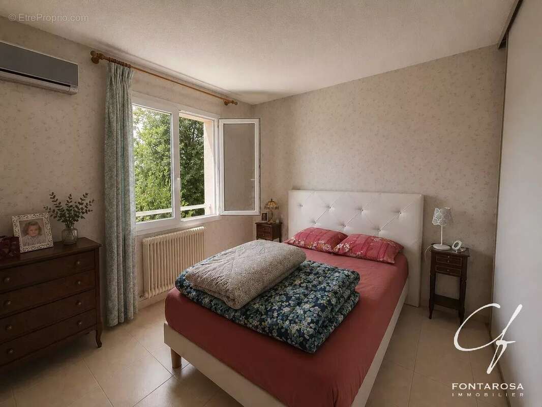 Villa au calme avec beau potentiel — Fréjus limitrophe Saint-Raphaël - photo 12