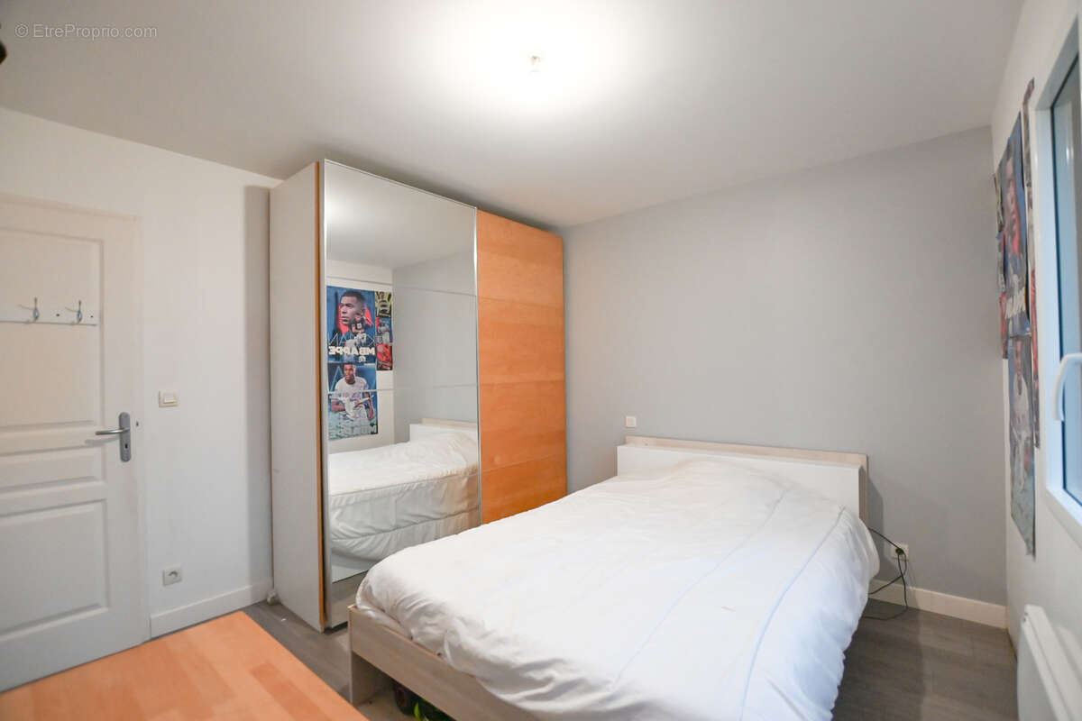 Maison à SAINT-FREGANT