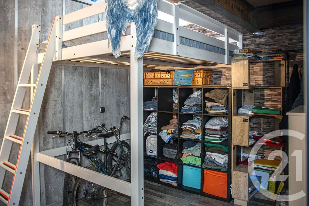 Appartement à MARSEILLE-4E