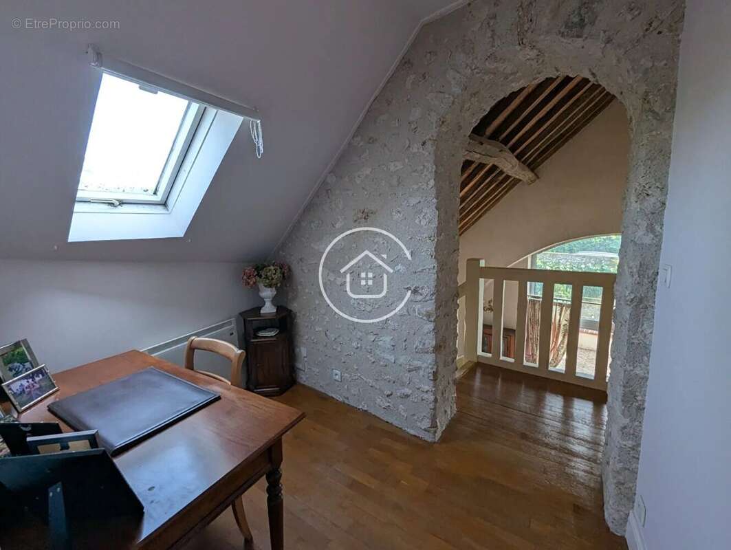 Maison à LA CHAUSSEE-SAINT-VICTOR