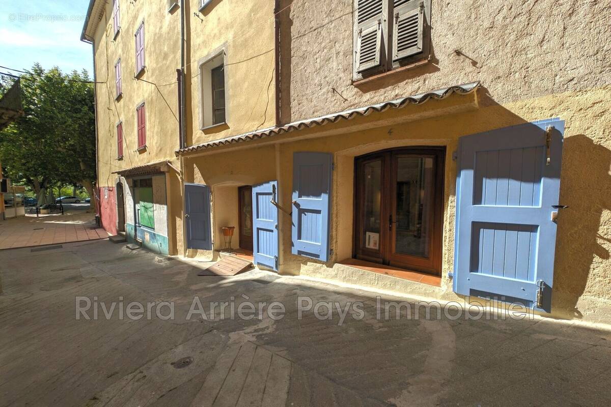 Appartement à PUGET-THENIERS