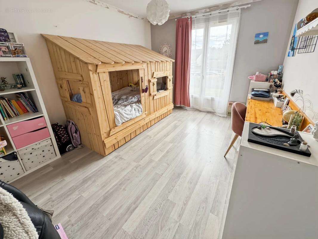 Maison à LACHAPELLE-SAINT-PIERRE
