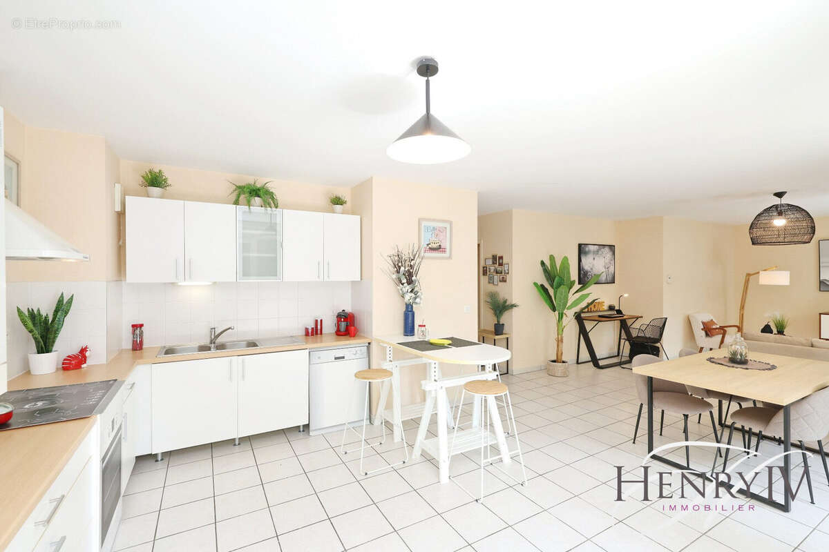 Appartement à SAINT-NAZAIRE-LES-EYMES