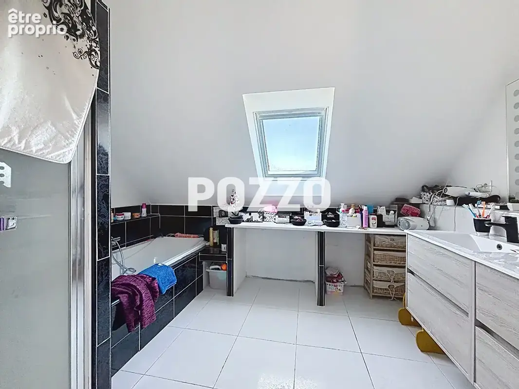 A 10 minutes de Saint lo, Maison  de type F 7 avec 195 m² habitables environ , vie de plain pied possible, garage , terrain 2398 - photo 7