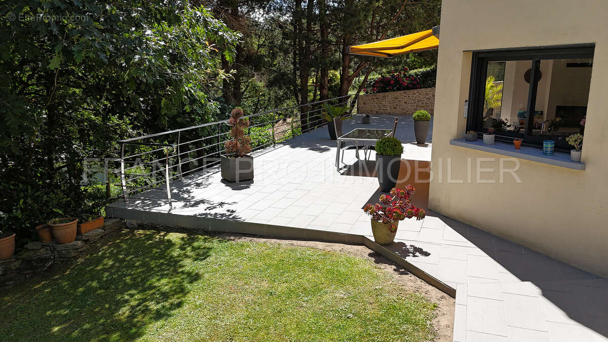 Spacieuse maison familiale de 165 m2 avec 5 chambres, 2 garages et jardin - photo 18