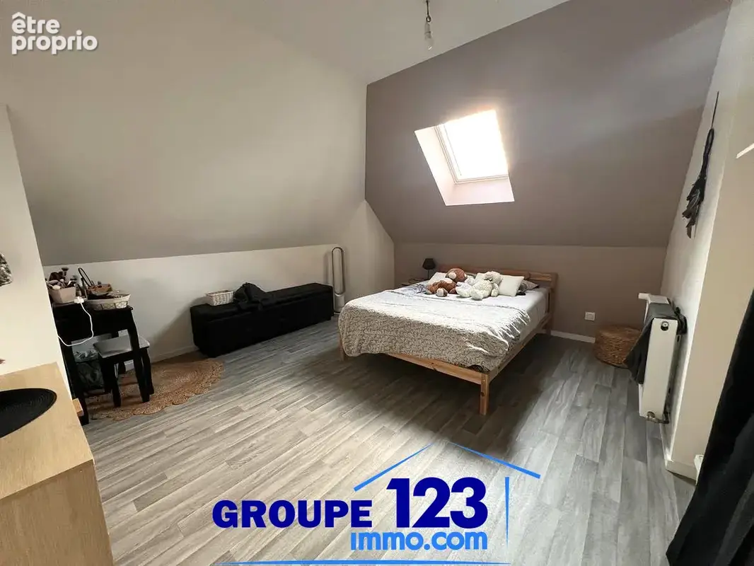 Pavillon familial de 260 m2   terrain de plus de 2 000 m2 - photo 8
