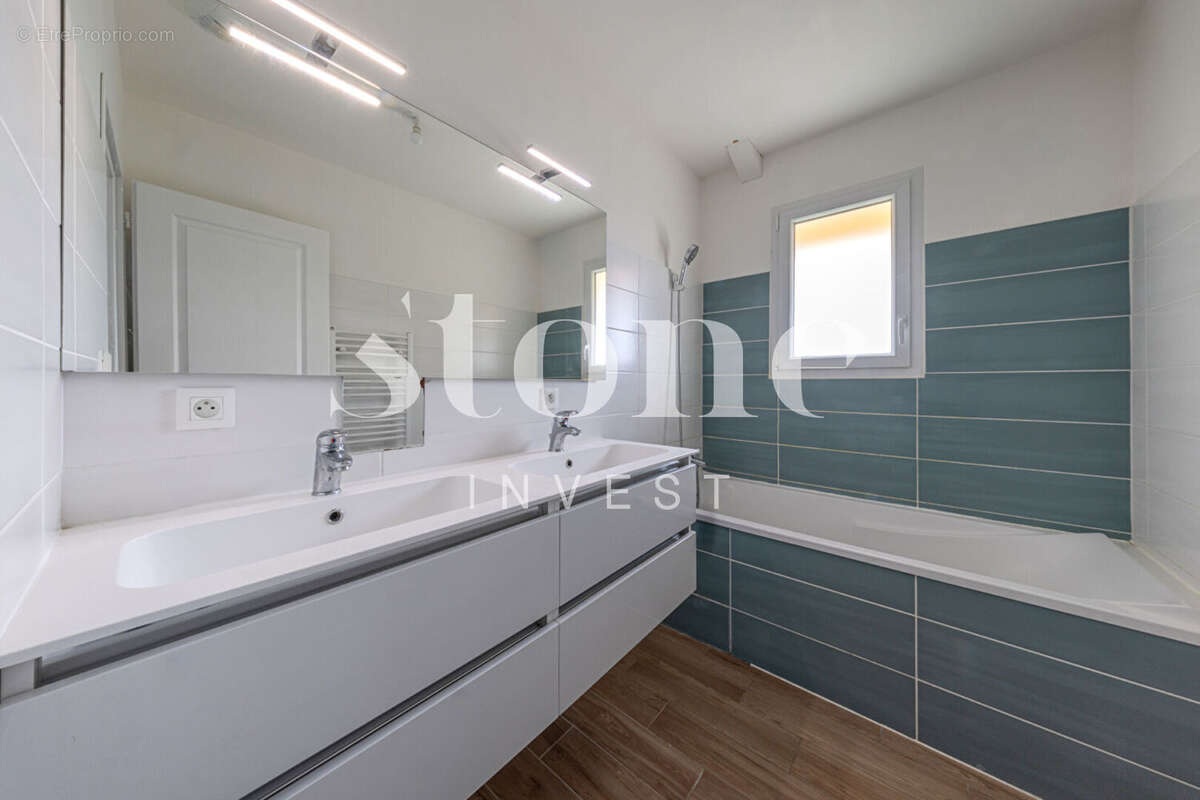 Maison à COLLONGES-SOUS-SALEVE