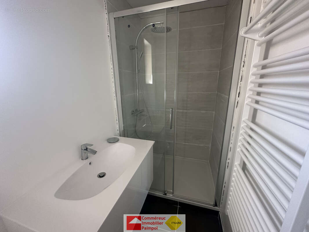 SAINT CLET, aux portes de PONTRIEUX, A VENDRE maison en pierres avec cour - photo 5