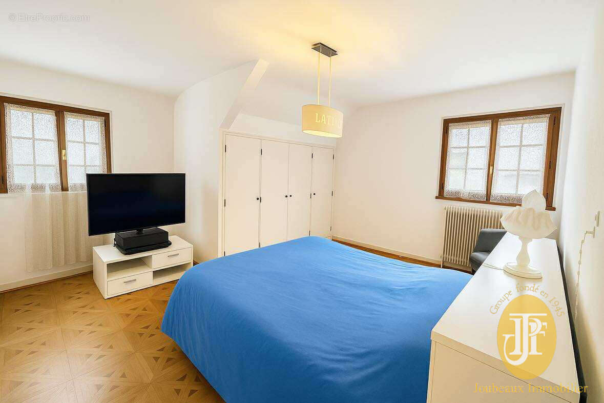 Vernon 15 min. à pied gare et centre - Maison familiale sur 1200 m2 de terrain avec piscine chauffée - photo 7