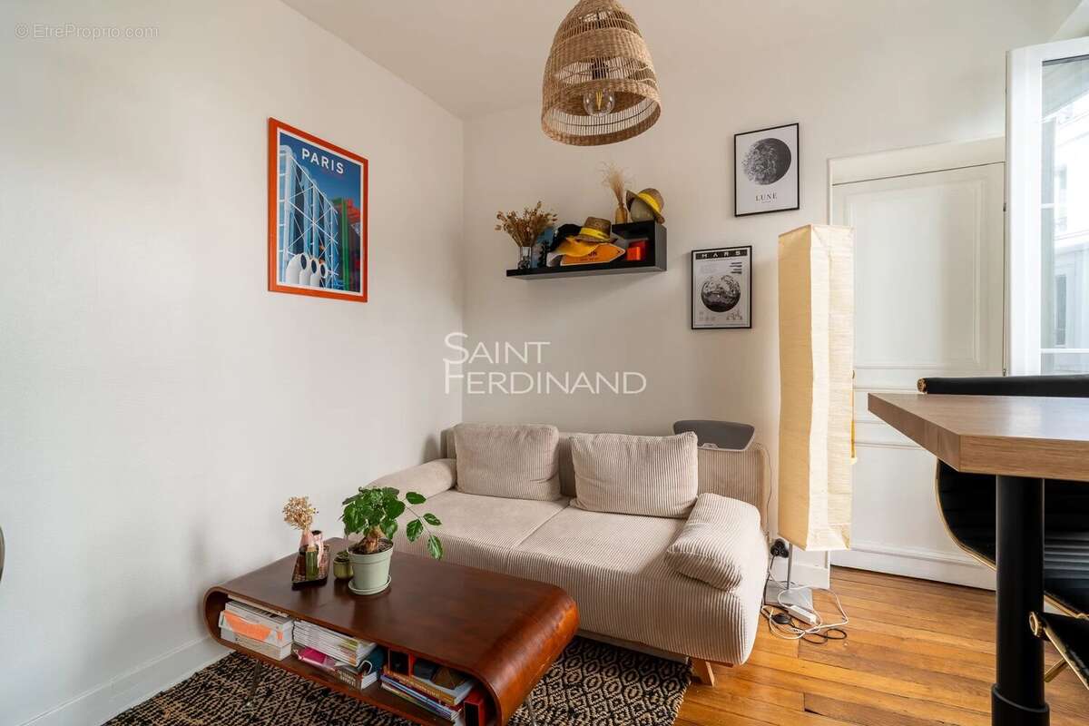 Appartement à PARIS-17E