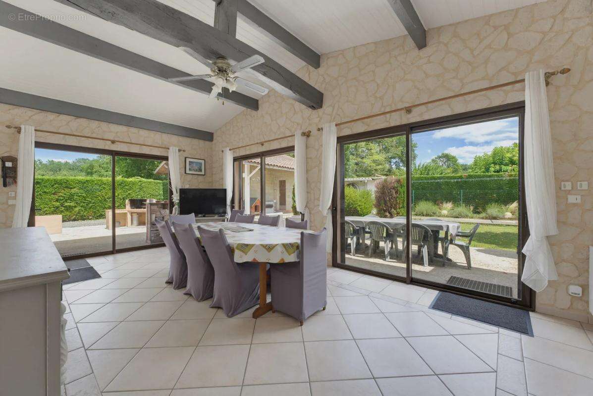 Maison de 6 pièces de 154 m² à Blésignac - photo 4