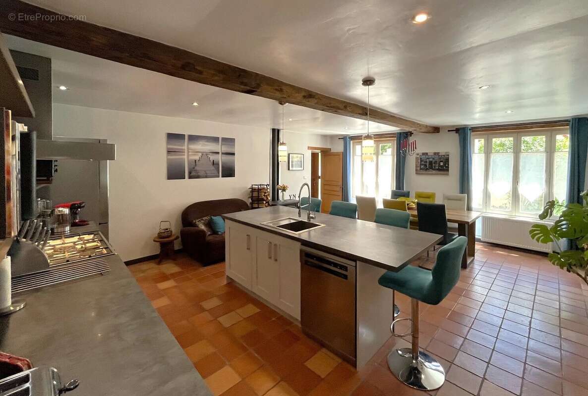 Maison à SAINT-LAURENT-DES-COMBES