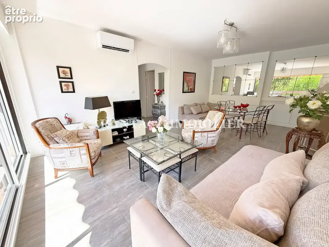 Vente appartement 3 pièces Ste Maxime proche centre avec parking, clim et cave parfait état - photo 4