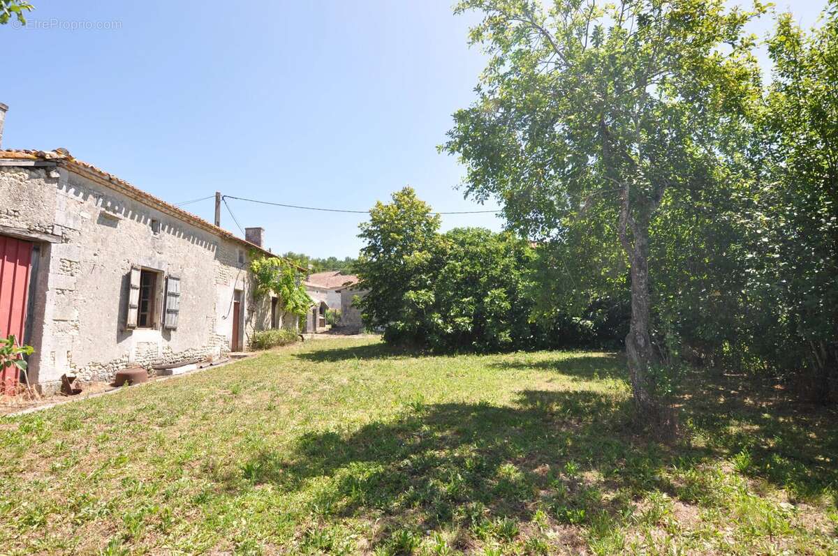 Petite maison de campagne  à rénover entièrement - photo 3