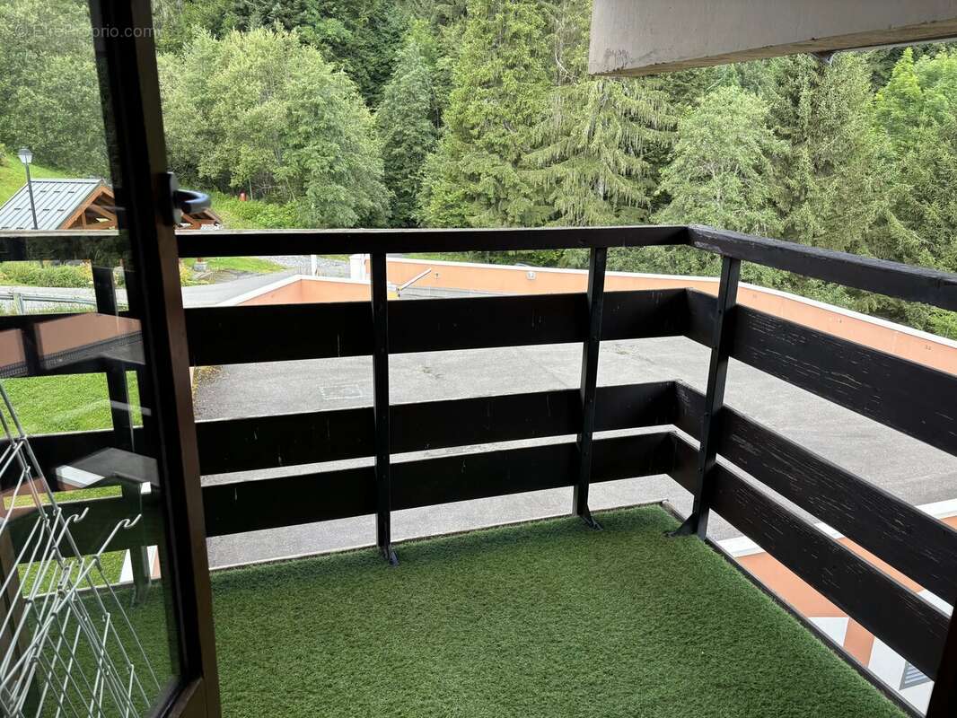 Appartement à MORILLON