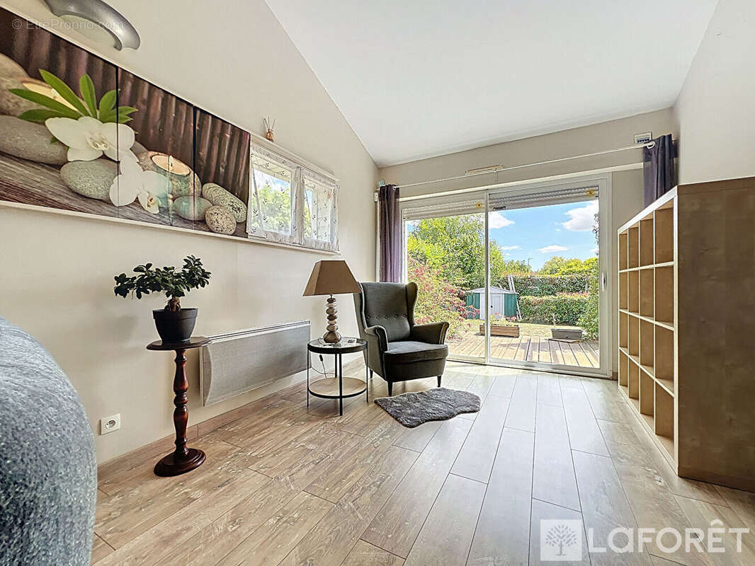 Maison à MONTREVAULT