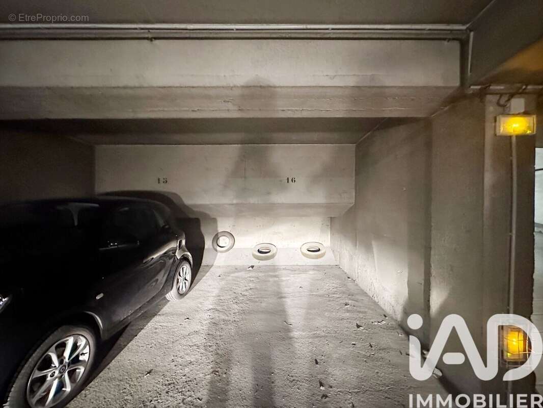 Photo 2 - Parking à PARIS-17E