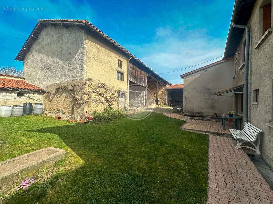 Maison à GREZIEU-LE-MARCHE