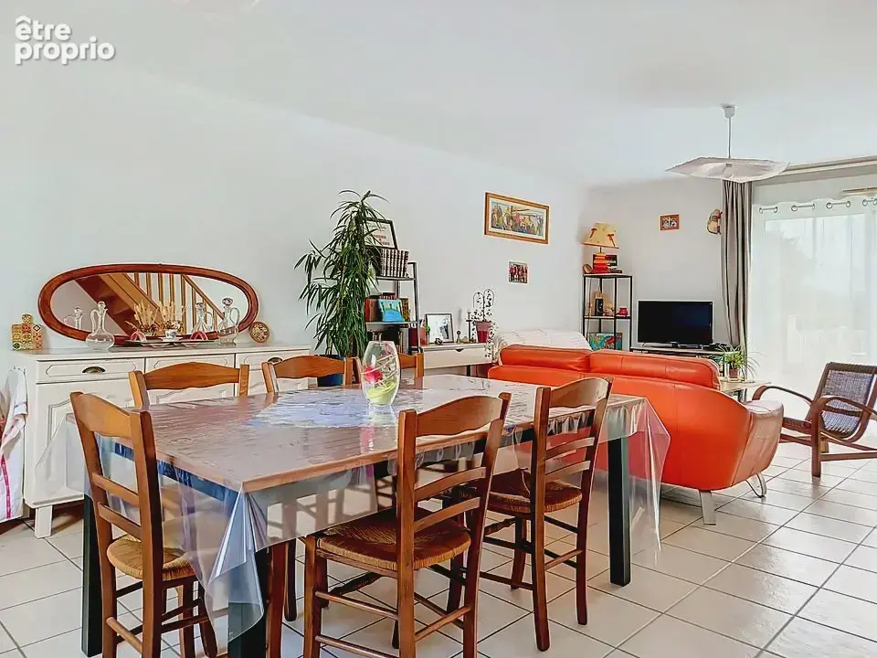 Hénon – maison lumineuse avec deux chambres, garage et jardin - photo 3