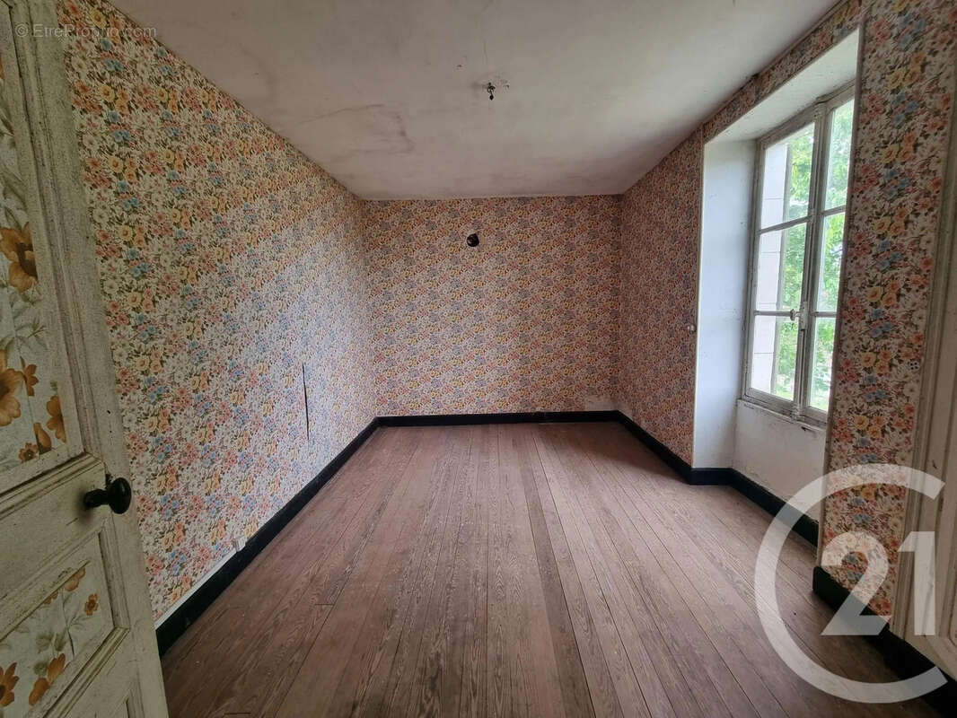 Maison à CORVOL-D'EMBERNARD
