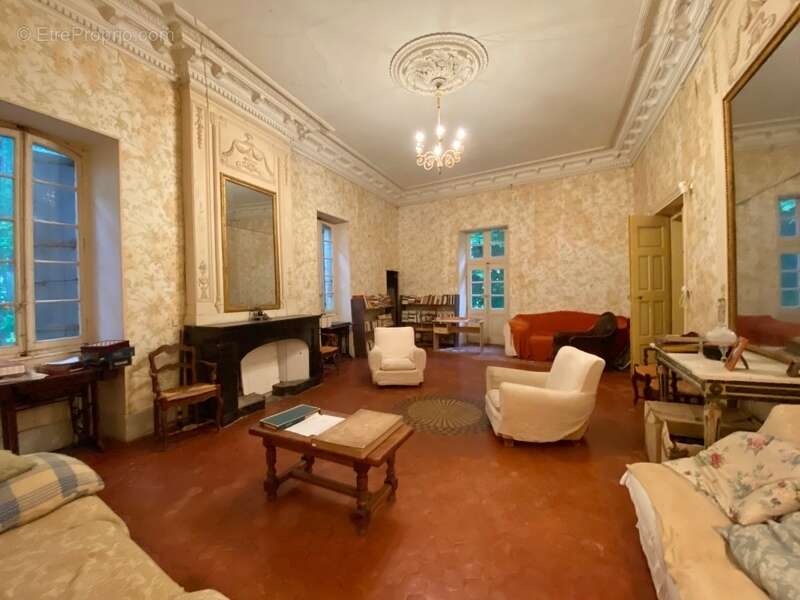 Commerce à LA ROQUE-SUR-CEZE