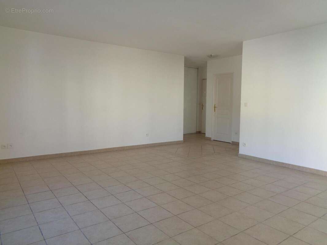   - Appartement à DRAGUIGNAN