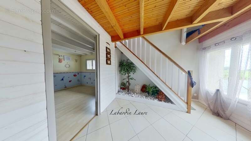 Maison avec surface habitable de 300m2 - pierre et poutre apparentes - 5 chambres - dépendances à CAUMONT-SUR-GARONNE (47) - photo 31