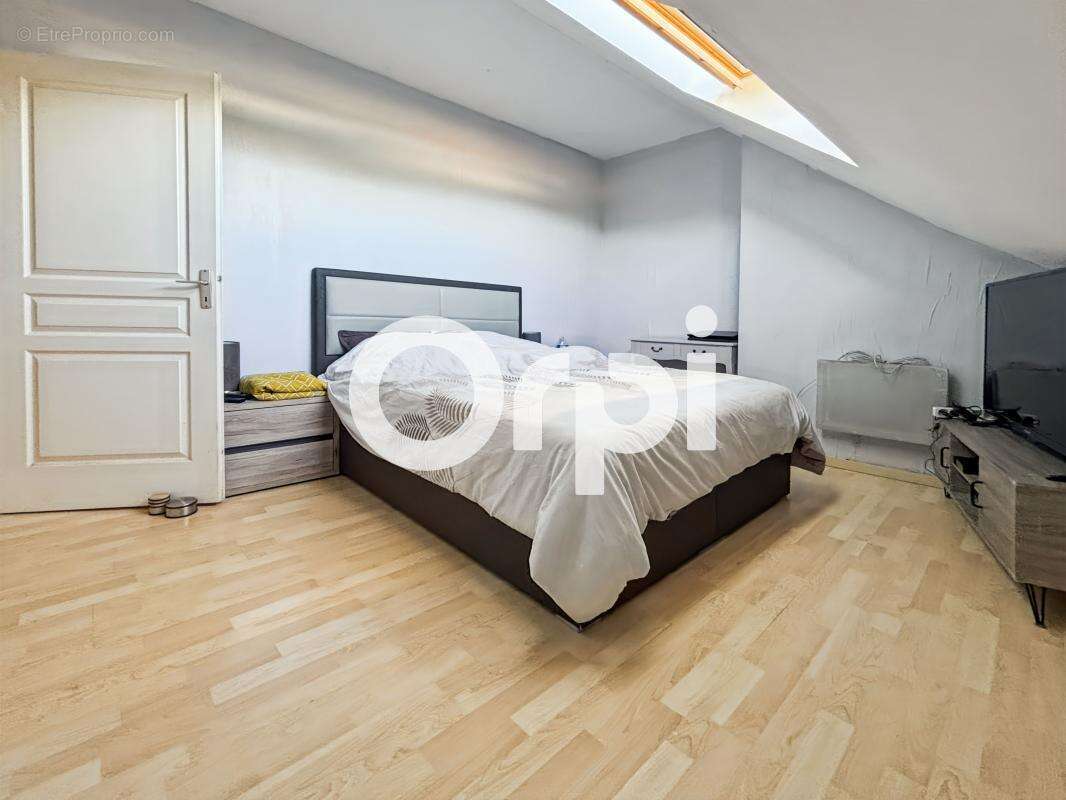 Immeuble mixte à usage d'habitation et de commerce à Cappelle-la-Grande (59180) - photo 4