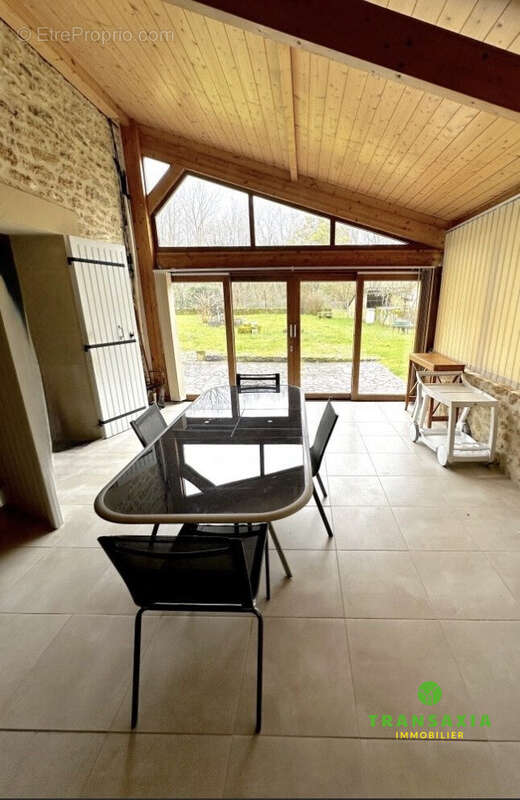 Maison à LEOGEATS