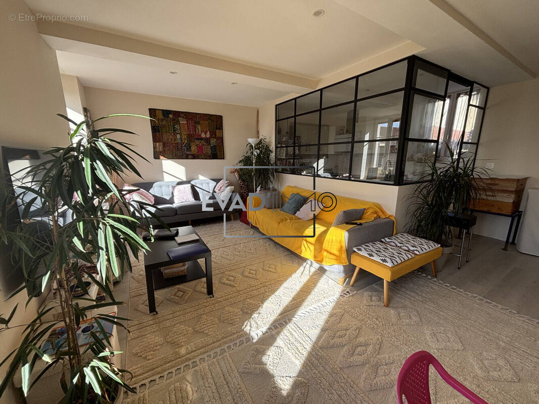 Appartement à CHAZELLES-SUR-LYON