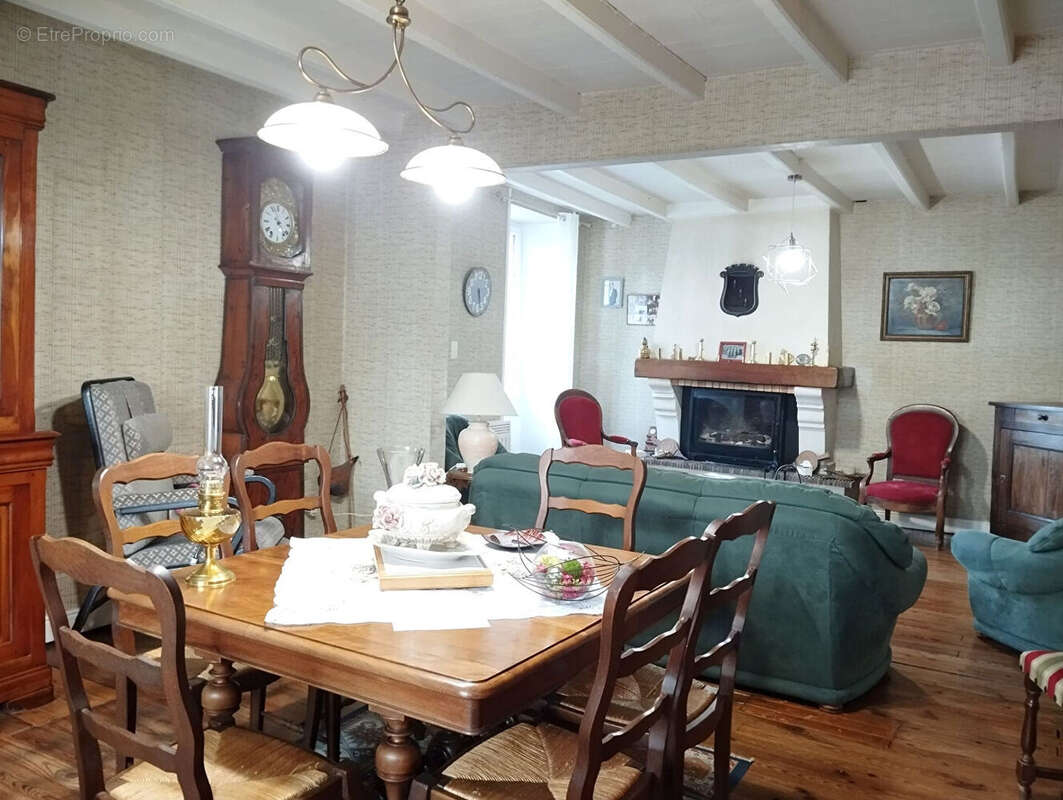 Maison à BRIVES-SUR-CHARENTE