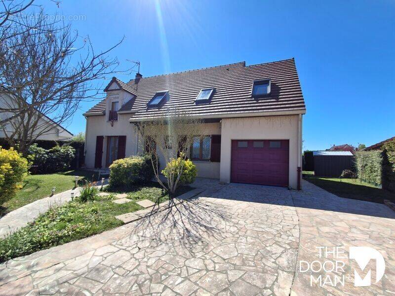 Maison à LE PERRAY-EN-YVELINES