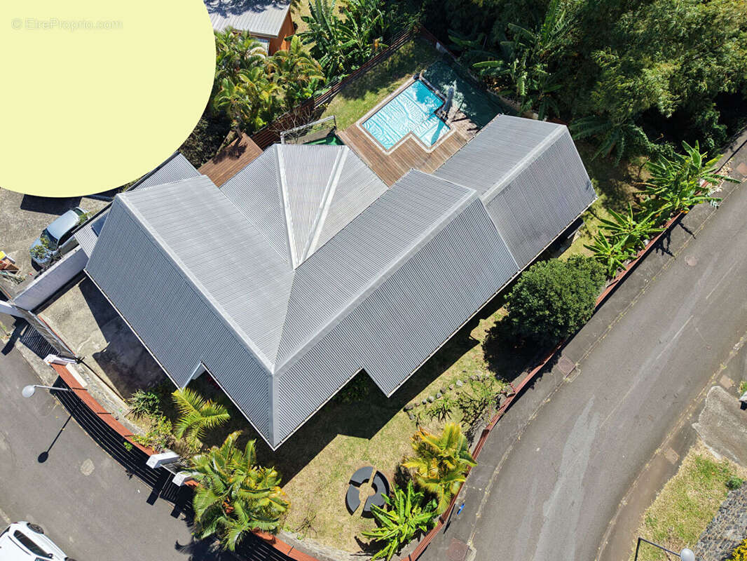 A VENDRE - La Montagne proche Ruisseau Blanc - Villa contemporaine T7 avec piscine, garage et vue mer - photo 2