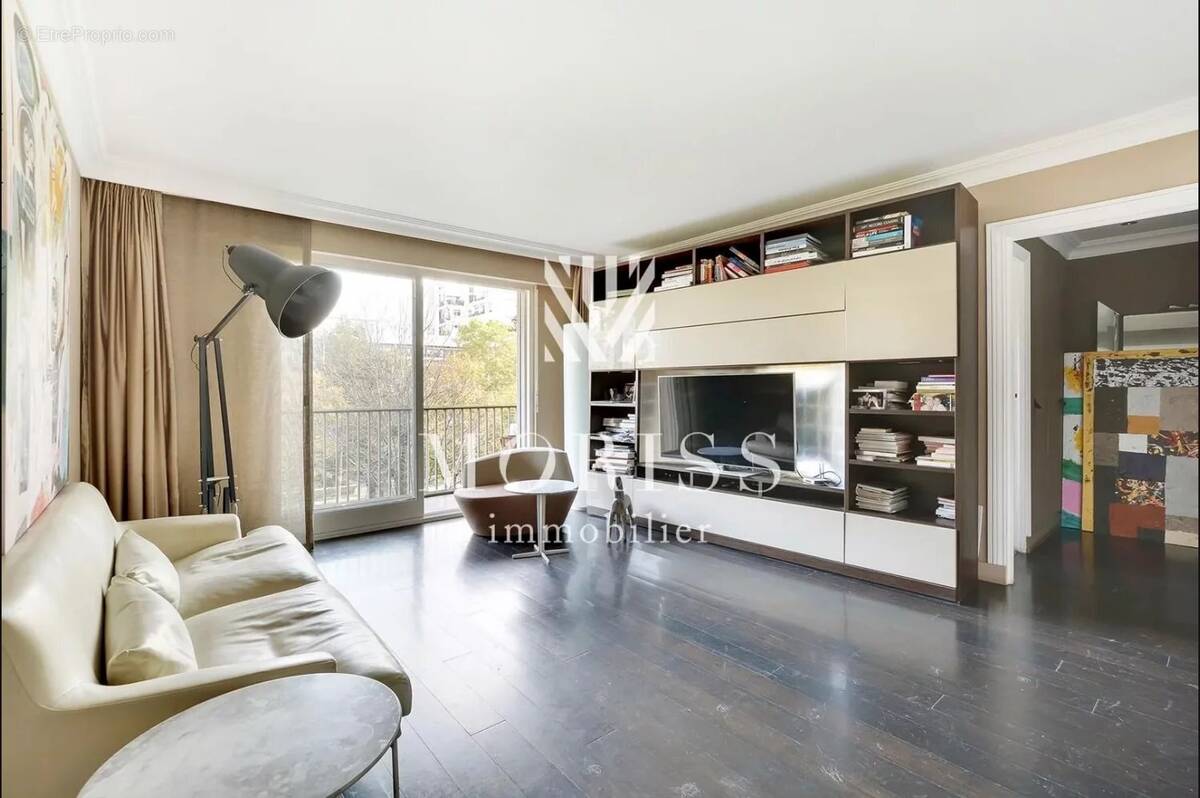 Appartement à NEUILLY-SUR-SEINE