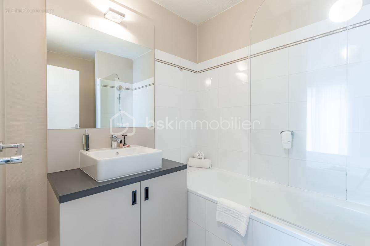 Appartement à SAINT-JEAN-D'ILLAC