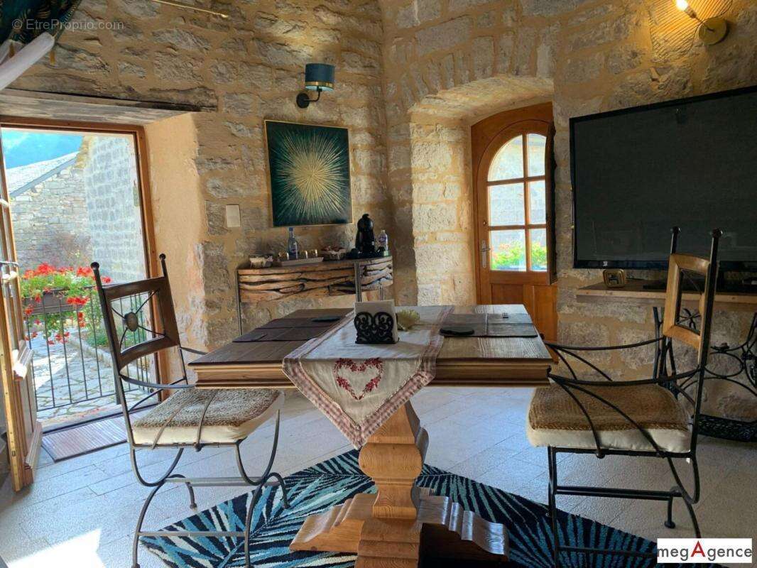 Maison à SAINTE-ENIMIE