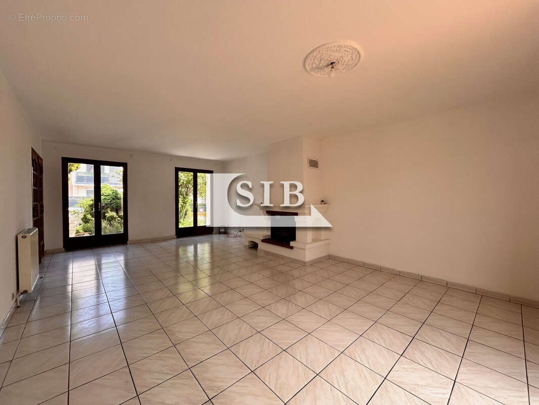 Maison à LA VILLE-DU-BOIS